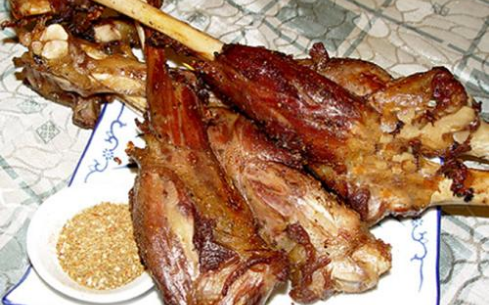 鄭州哪家學(xué)烤羊腿技術(shù)？