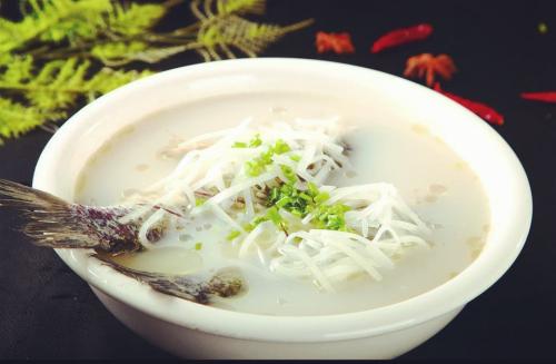 鯽魚(yú)蘿卜絲湯