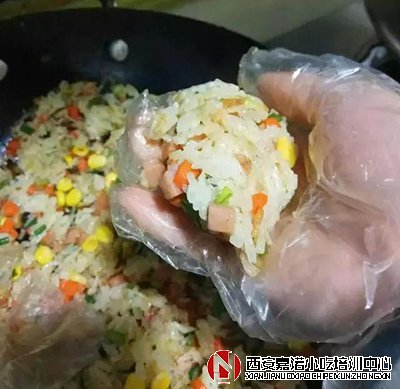 雞翅包飯培訓(xùn)的做法圖文介紹_雞翅包飯培訓(xùn)的利潤(rùn)分析