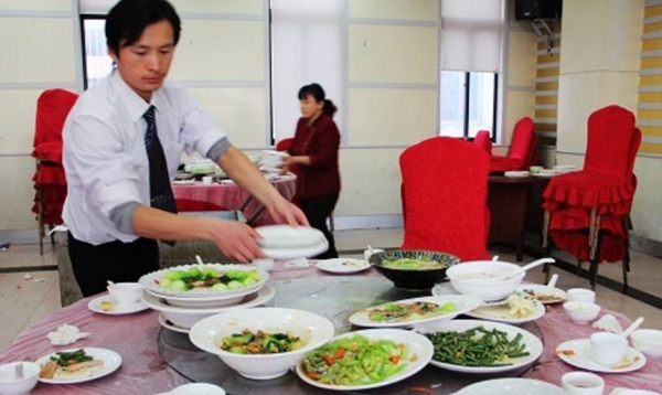 為防止食物浪費，法國政府強制餐飲業(yè)提供打包的服務