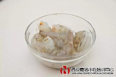 自制餃子皮披薩的做法_西點披薩培訓技術