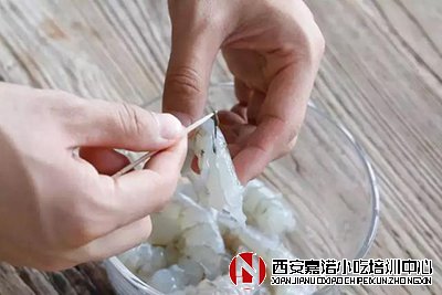 自制餃子皮披薩的做法_西點披薩培訓技術